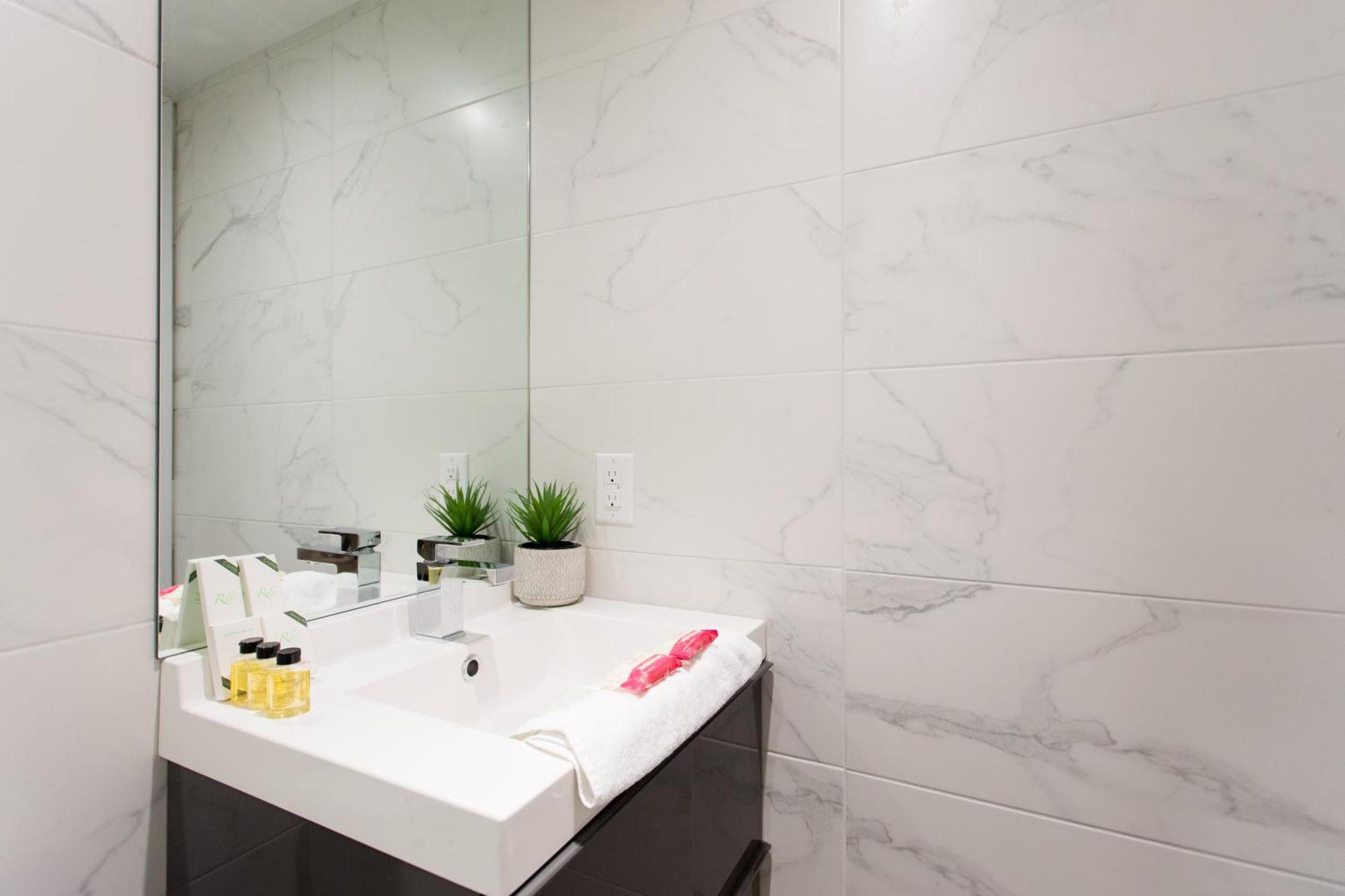 Scandinavian Studio With Full Kitchen And Bath By Den Stays Montreal Ruang foto