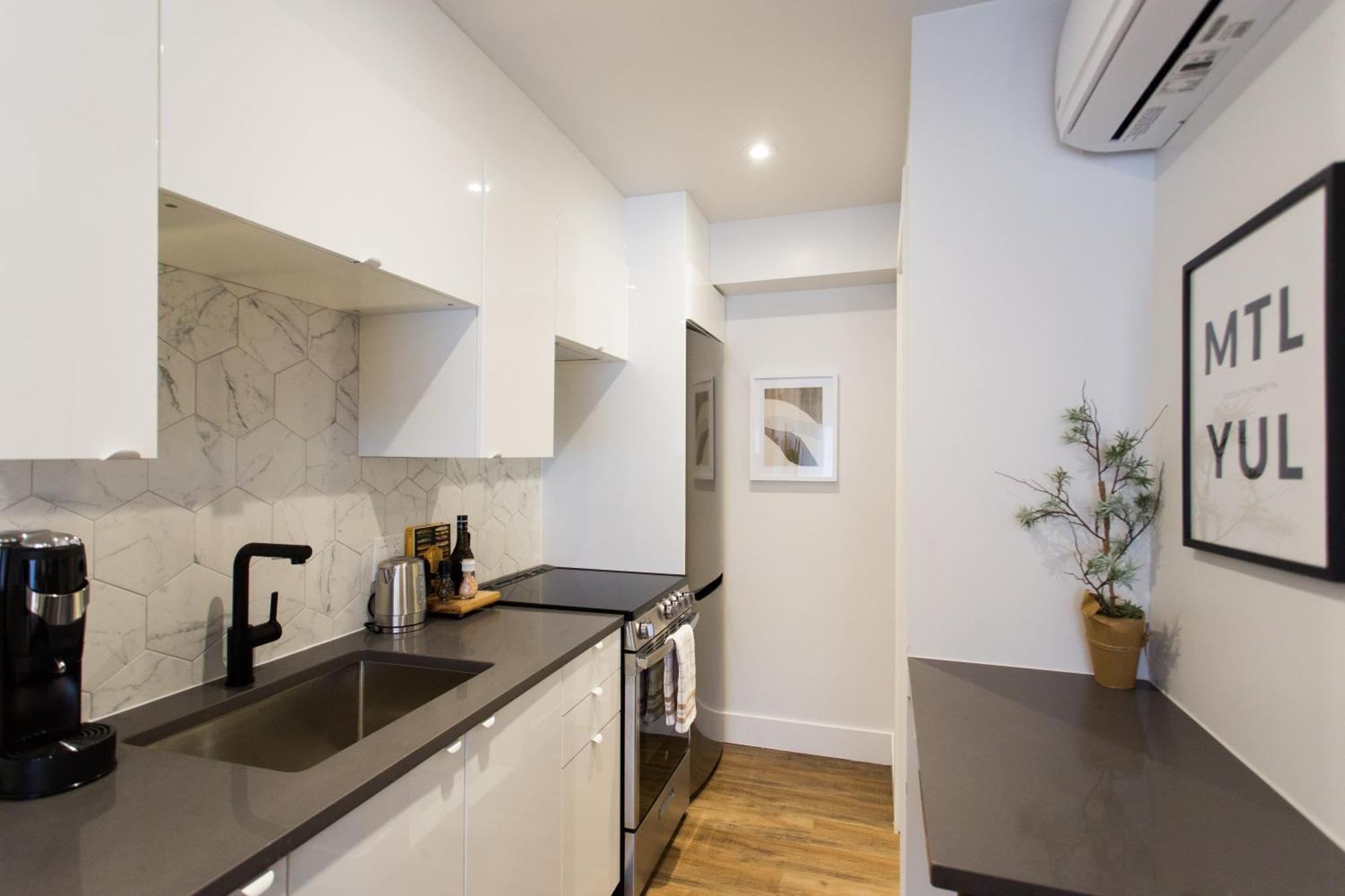 Scandinavian Studio With Full Kitchen And Bath By Den Stays Montreal Ruang foto