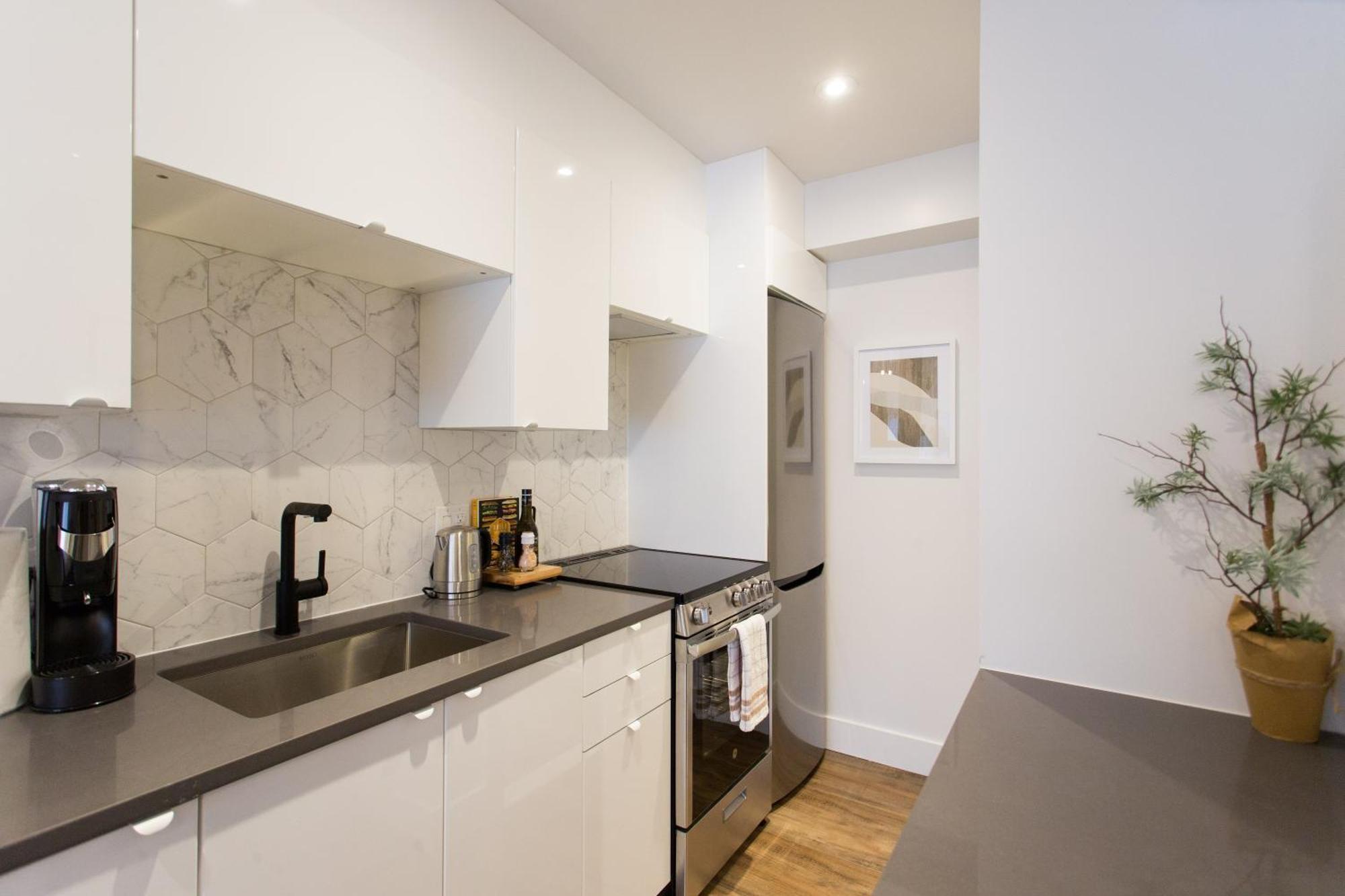 Scandinavian Studio With Full Kitchen And Bath By Den Stays Montreal Ruang foto