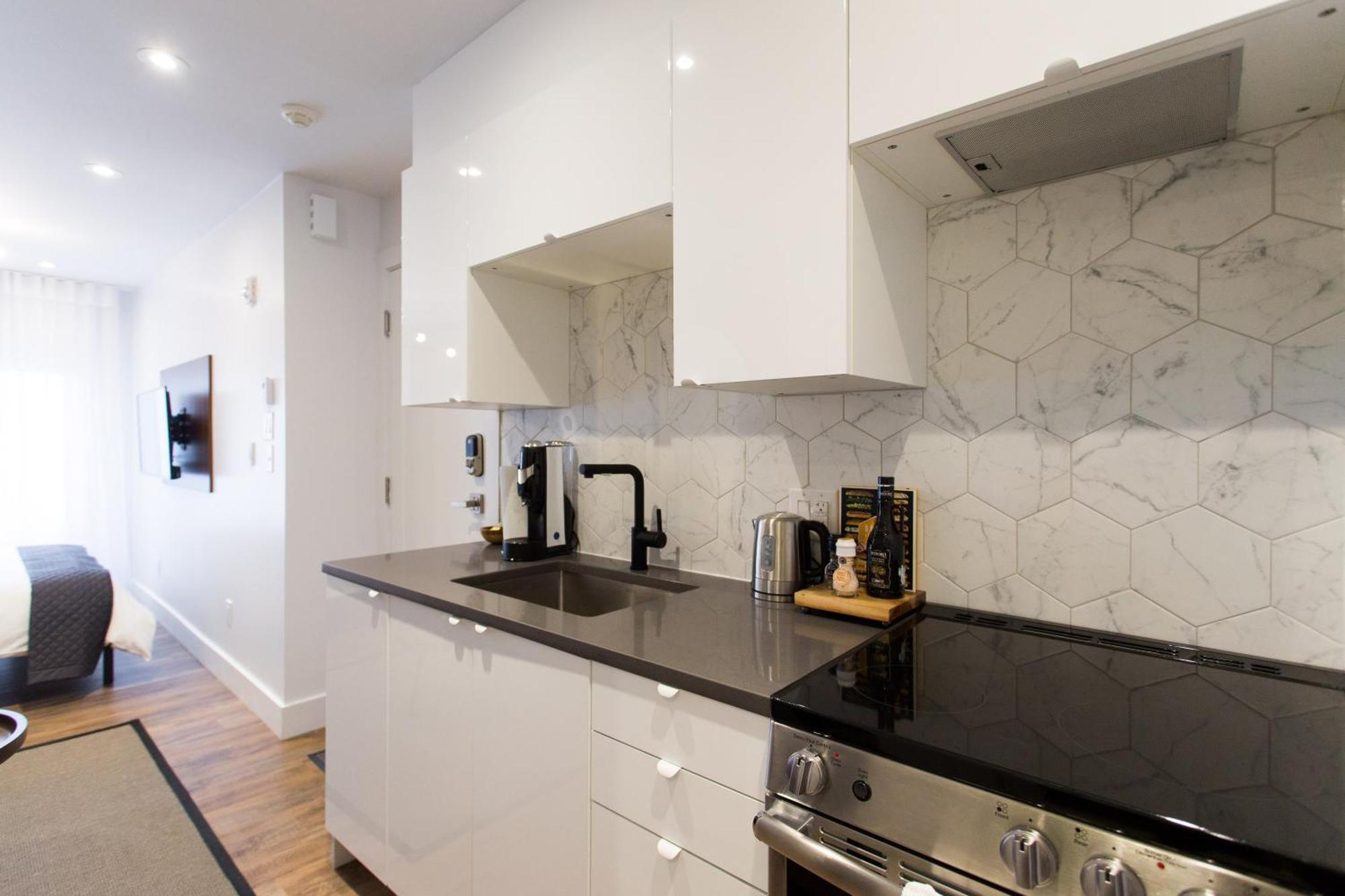 Scandinavian Studio With Full Kitchen And Bath By Den Stays Montreal Ruang foto